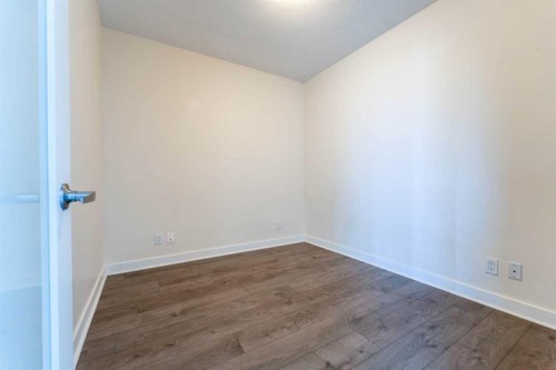 511-30 Brentwood Common Nw, Calgary, AB - Indoor Photo Showing Other Room