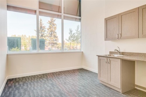 511-30 Brentwood Common Nw, Calgary, AB - Indoor