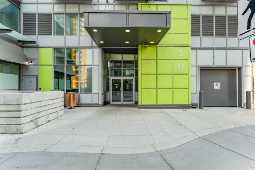 511-30 Brentwood Common Nw, Calgary, AB - Outdoor