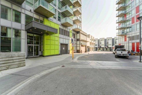 511-30 Brentwood Common Nw, Calgary, AB - Outdoor With Balcony