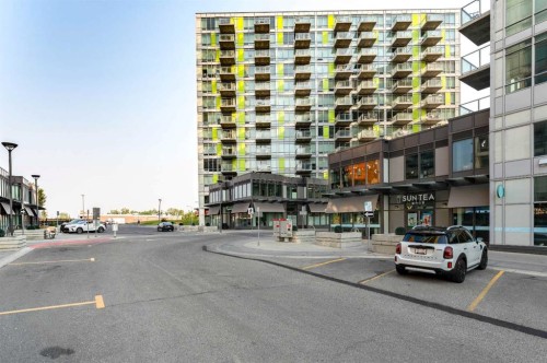 511-30 Brentwood Common Nw, Calgary, AB - Outdoor With Balcony