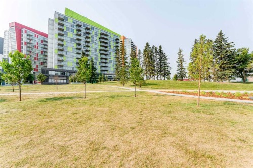511-30 Brentwood Common Nw, Calgary, AB - Outdoor