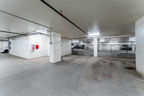 511-30 Brentwood Common Nw, Calgary, AB - Indoor Photo Showing Garage