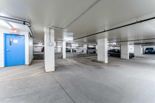 511-30 Brentwood Common Nw, Calgary, AB - Indoor Photo Showing Garage