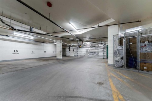 511-30 Brentwood Common Nw, Calgary, AB - Indoor Photo Showing Garage