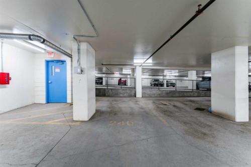 511-30 Brentwood Common Nw, Calgary, AB - Indoor Photo Showing Garage