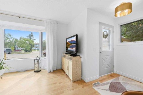 224 Erin Dale Place Se, Calgary, AB - Indoor Photo Showing Other Room