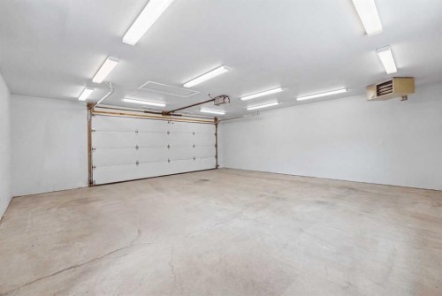 224 Erin Dale Place Se, Calgary, AB - Indoor Photo Showing Garage