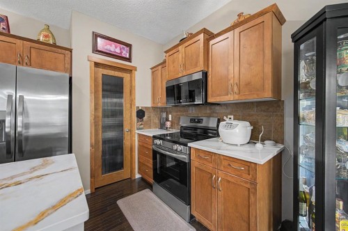 1600 Copperfield Boulevard Se, Calgary, AB - Indoor Photo Showing Kitchen