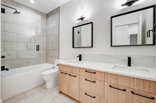 607 29 Avenue Nw, Calgary, AB - Indoor Photo Showing Bathroom