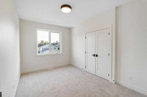607 29 Avenue Nw, Calgary, AB - Indoor Photo Showing Other Room