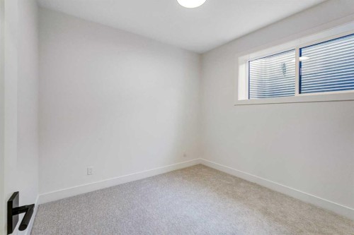 607 29 Avenue Nw, Calgary, AB - Indoor Photo Showing Other Room