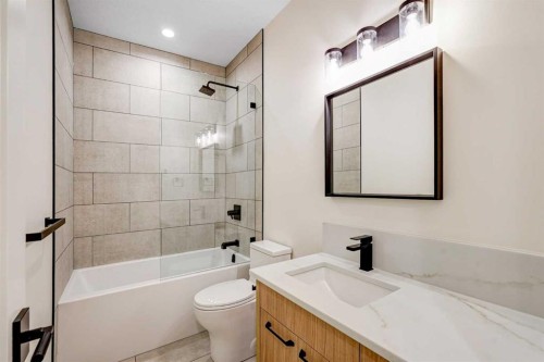 607 29 Avenue Nw, Calgary, AB - Indoor Photo Showing Bathroom