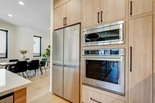607 29 Avenue Nw, Calgary, AB - Indoor Photo Showing Kitchen