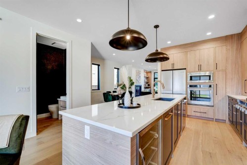 607 29 Avenue Nw, Calgary, AB - Indoor Photo Showing Kitchen With Upgraded Kitchen