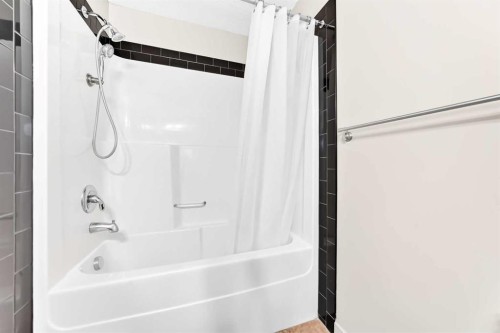 5601-11811 Lake Fraser Drive Se, Calgary, AB - Indoor Photo Showing Bathroom