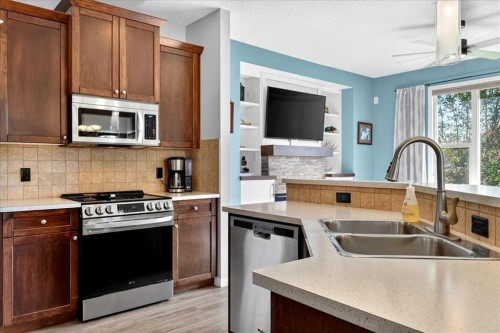 21 Mcintyre Place Nw, Langdon, AB - Indoor Photo Showing Kitchen With Double Sink