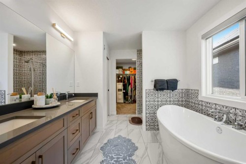 52 Cranbrook Cape Se, Calgary, AB - Indoor Photo Showing Bathroom