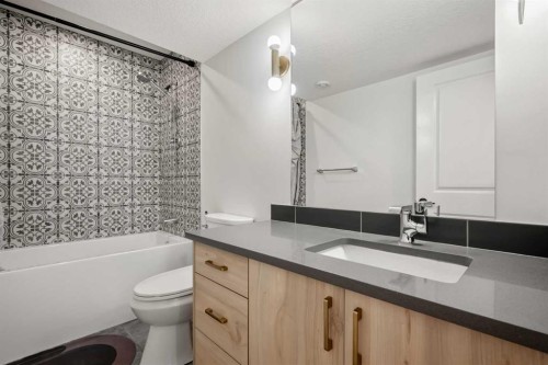 52 Cranbrook Cape Se, Calgary, AB - Indoor Photo Showing Bathroom