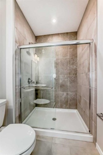 1245 Creekview Drive Sw, Calgary, AB - Indoor Photo Showing Bathroom