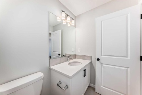 1245 Creekview Drive Sw, Calgary, AB - Indoor Photo Showing Bathroom