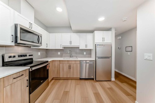 1245 Creekview Drive Sw, Calgary, AB - Indoor Photo Showing Kitchen