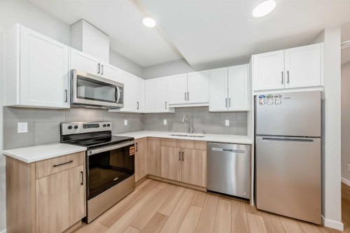 1245 Creekview Drive Sw, Calgary, AB - Indoor Photo Showing Kitchen