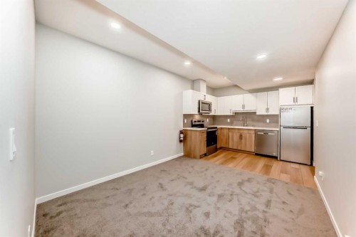 1245 Creekview Drive Sw, Calgary, AB - Indoor Photo Showing Kitchen