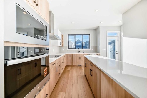 1245 Creekview Drive Sw, Calgary, AB - Indoor Photo Showing Kitchen