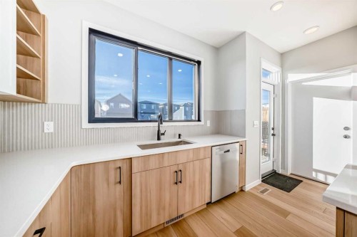 1245 Creekview Drive Sw, Calgary, AB - Indoor Photo Showing Kitchen