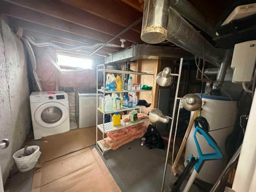 14 Spruce Drive, Drumheller, AB - Indoor Photo Showing Other Room