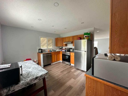 14 Spruce Drive, Drumheller, AB - Indoor Photo Showing Kitchen