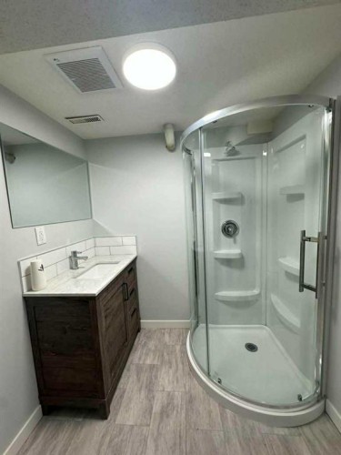 14 Spruce Drive, Drumheller, AB - Indoor Photo Showing Bathroom