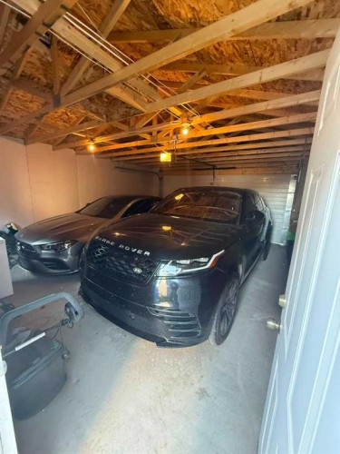 41 Edith Gate Nw, Calgary, AB - Indoor Photo Showing Garage