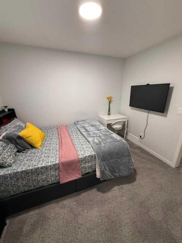 41 Edith Gate Nw, Calgary, AB - Indoor Photo Showing Bedroom