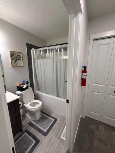 41 Edith Gate Nw, Calgary, AB - Indoor Photo Showing Bathroom