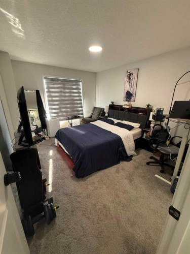 41 Edith Gate Nw, Calgary, AB - Indoor Photo Showing Bedroom