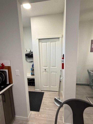 41 Edith Gate Nw, Calgary, AB - Indoor Photo Showing Other Room