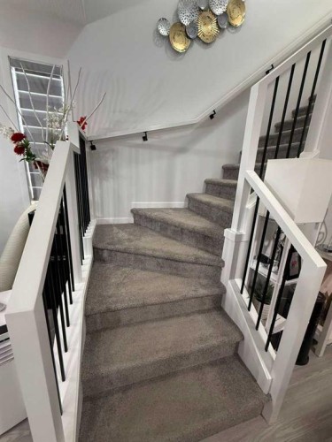 41 Edith Gate Nw, Calgary, AB - Indoor Photo Showing Other Room