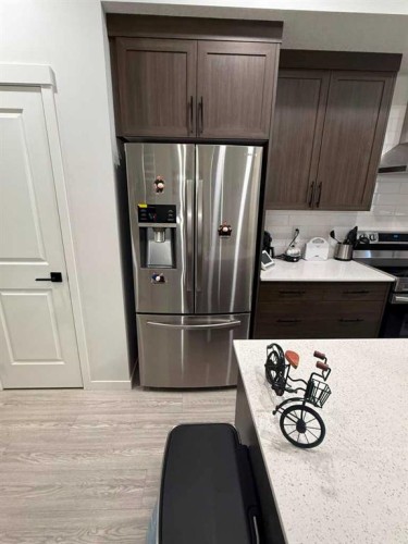41 Edith Gate Nw, Calgary, AB - Indoor Photo Showing Kitchen