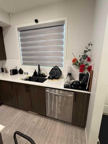 41 Edith Gate Nw, Calgary, AB - Indoor Photo Showing Kitchen With Double Sink