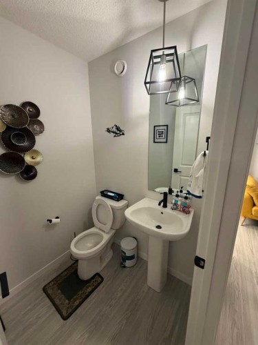 41 Edith Gate Nw, Calgary, AB - Indoor Photo Showing Bathroom