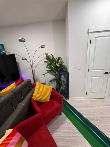 41 Edith Gate Nw, Calgary, AB - Indoor Photo Showing Other Room