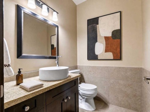 10 Aspen Ridge Way Sw, Calgary, AB - Indoor Photo Showing Bathroom