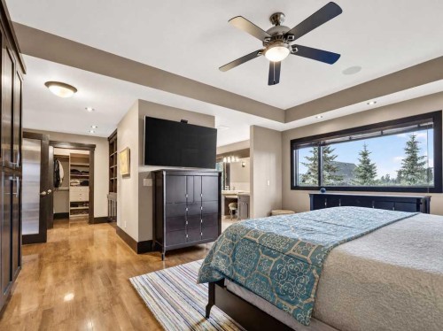 10 Aspen Ridge Way Sw, Calgary, AB - Indoor Photo Showing Bedroom