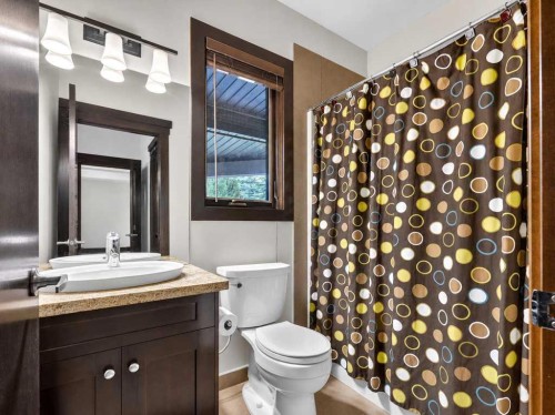 10 Aspen Ridge Way Sw, Calgary, AB - Indoor Photo Showing Bathroom