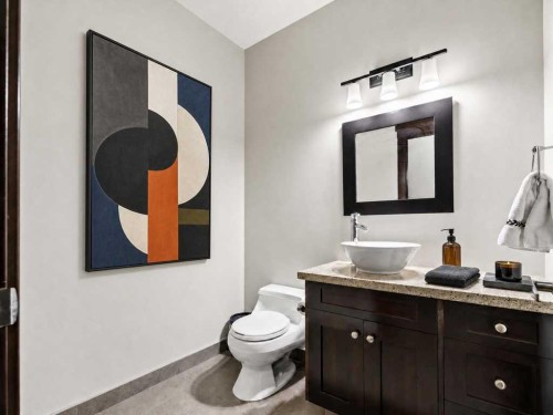 10 Aspen Ridge Way Sw, Calgary, AB - Indoor Photo Showing Bathroom