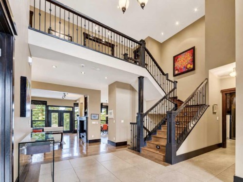 10 Aspen Ridge Way Sw, Calgary, AB - Indoor Photo Showing Other Room