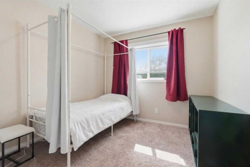 17 Mahogany Terrace Se, Calgary, AB - Indoor Photo Showing Bedroom