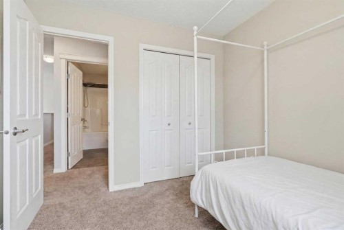 17 Mahogany Terrace Se, Calgary, AB - Indoor Photo Showing Bedroom